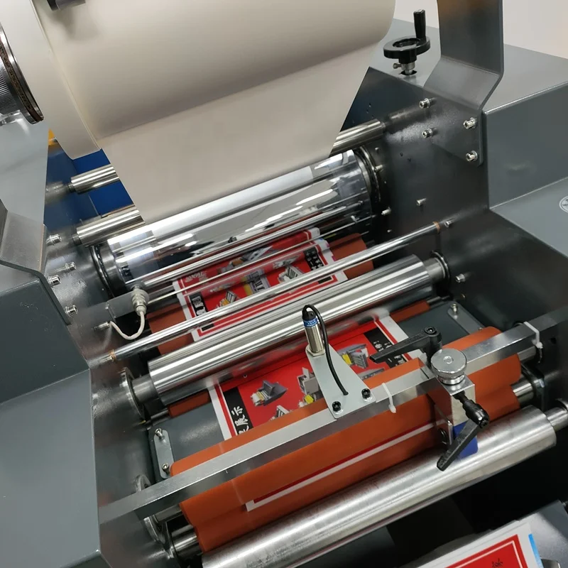 AF-540 Factory supply fully automatic roll laminating machine with auto slitting and PLC servo controlling system