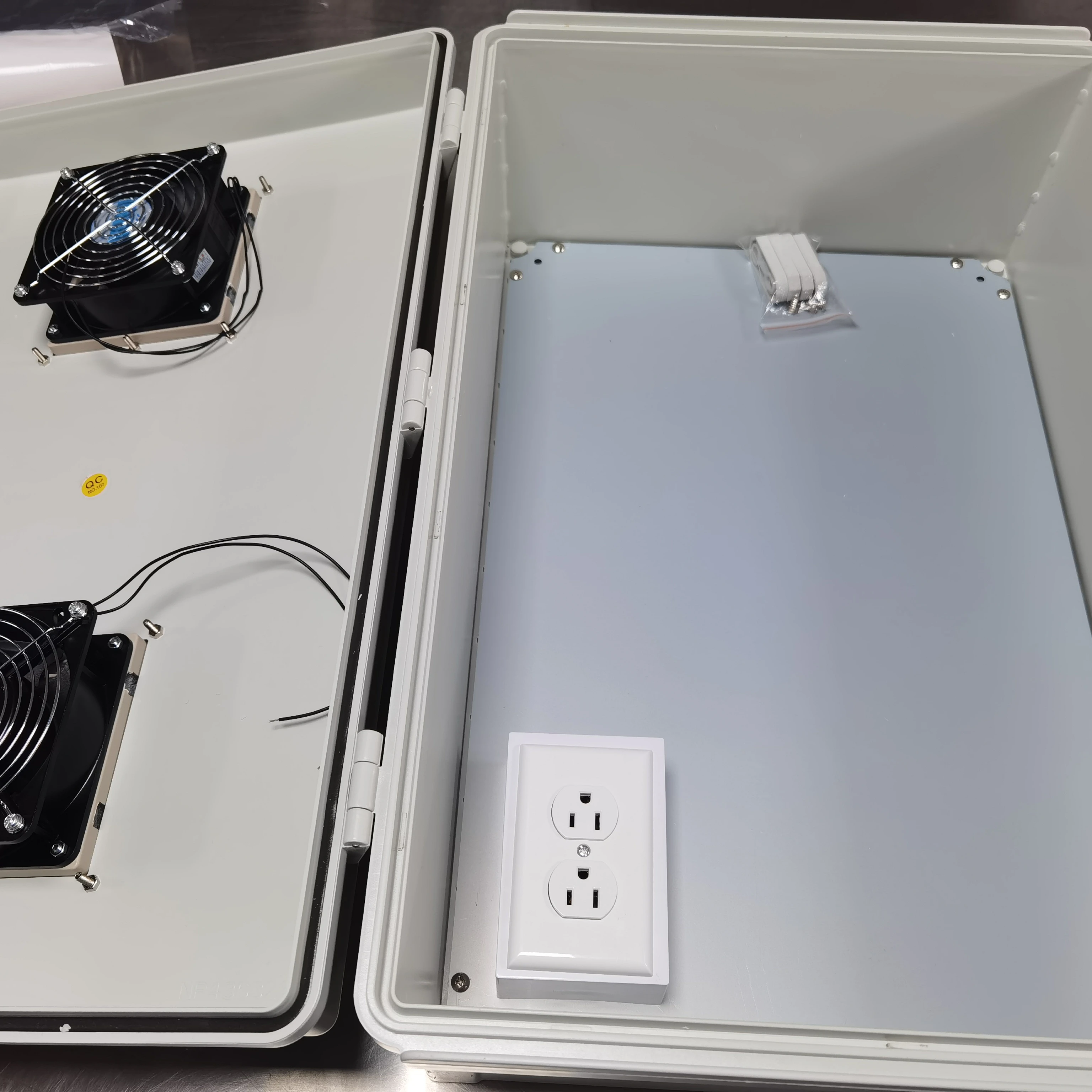 NEMA 4/4X IP65 wall mounting metal box as electronic  enclosure and box speaker switch box for Smart/tuya/app/Bluetooth/4G/5G