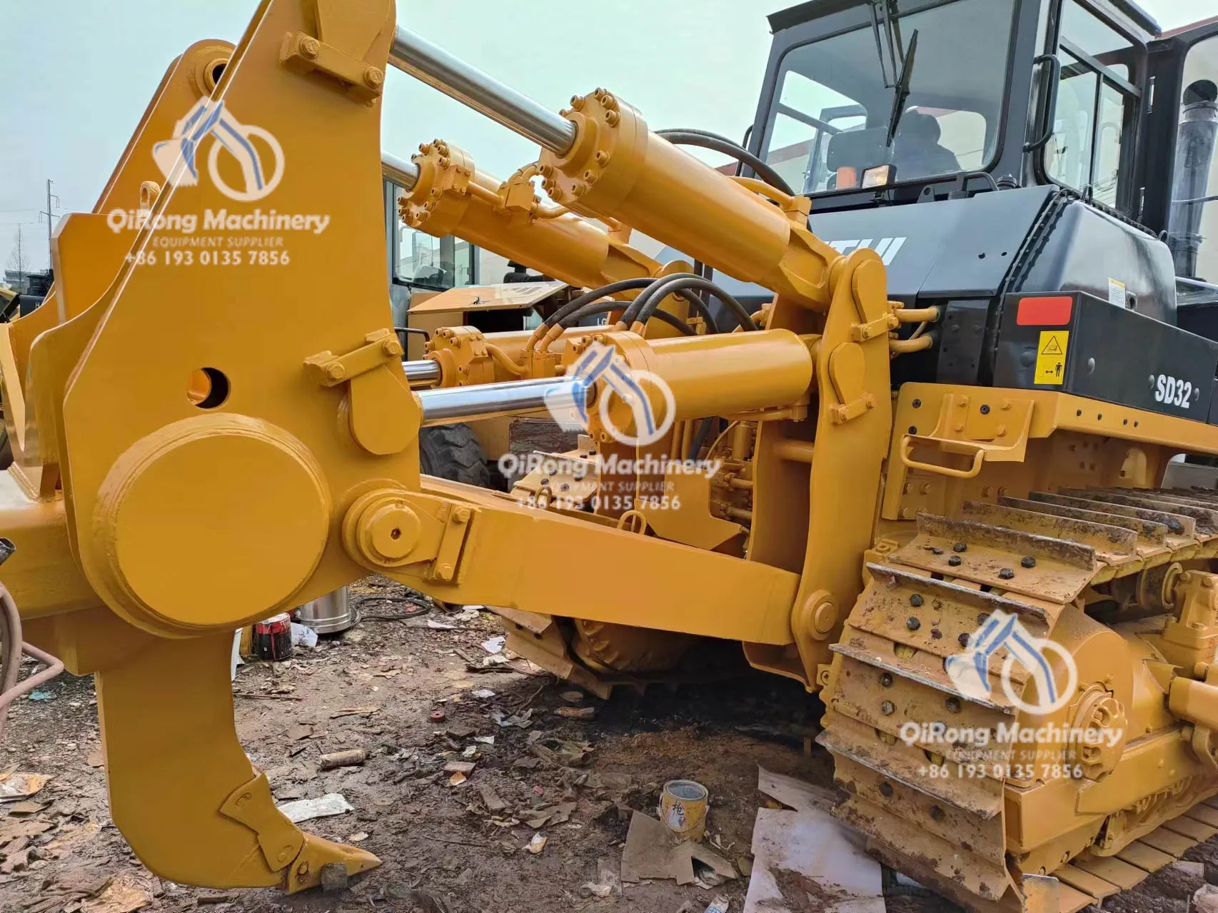 Powerful Bulldozer SHANTUI SD22 Crawler Bulldozer SD23 Dozer
