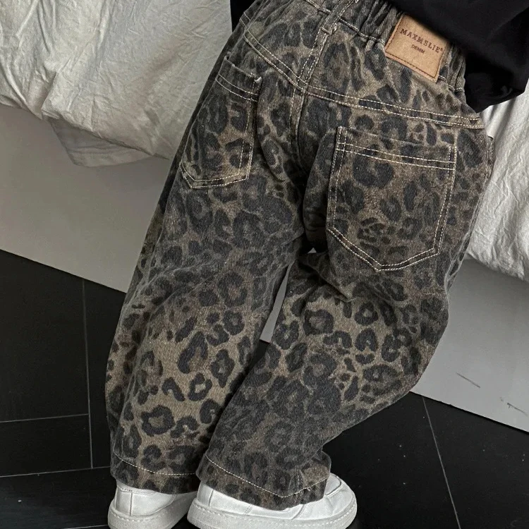 2024 весенние повседневные джинсы с леопардовым принтом для мальчиков