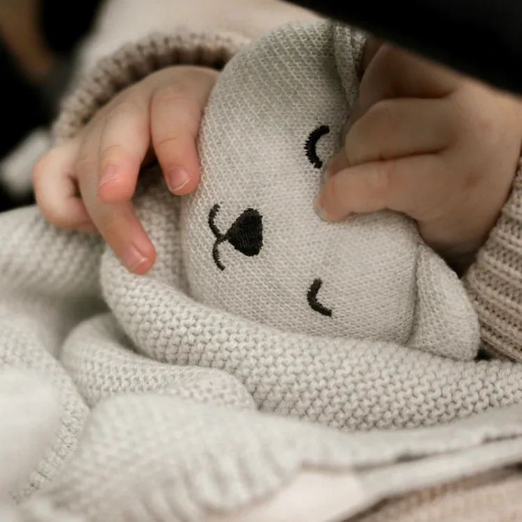 Ins hot sale soft 100% organic cotton bunny bear animal knitted baby comforter security blanket for newborn