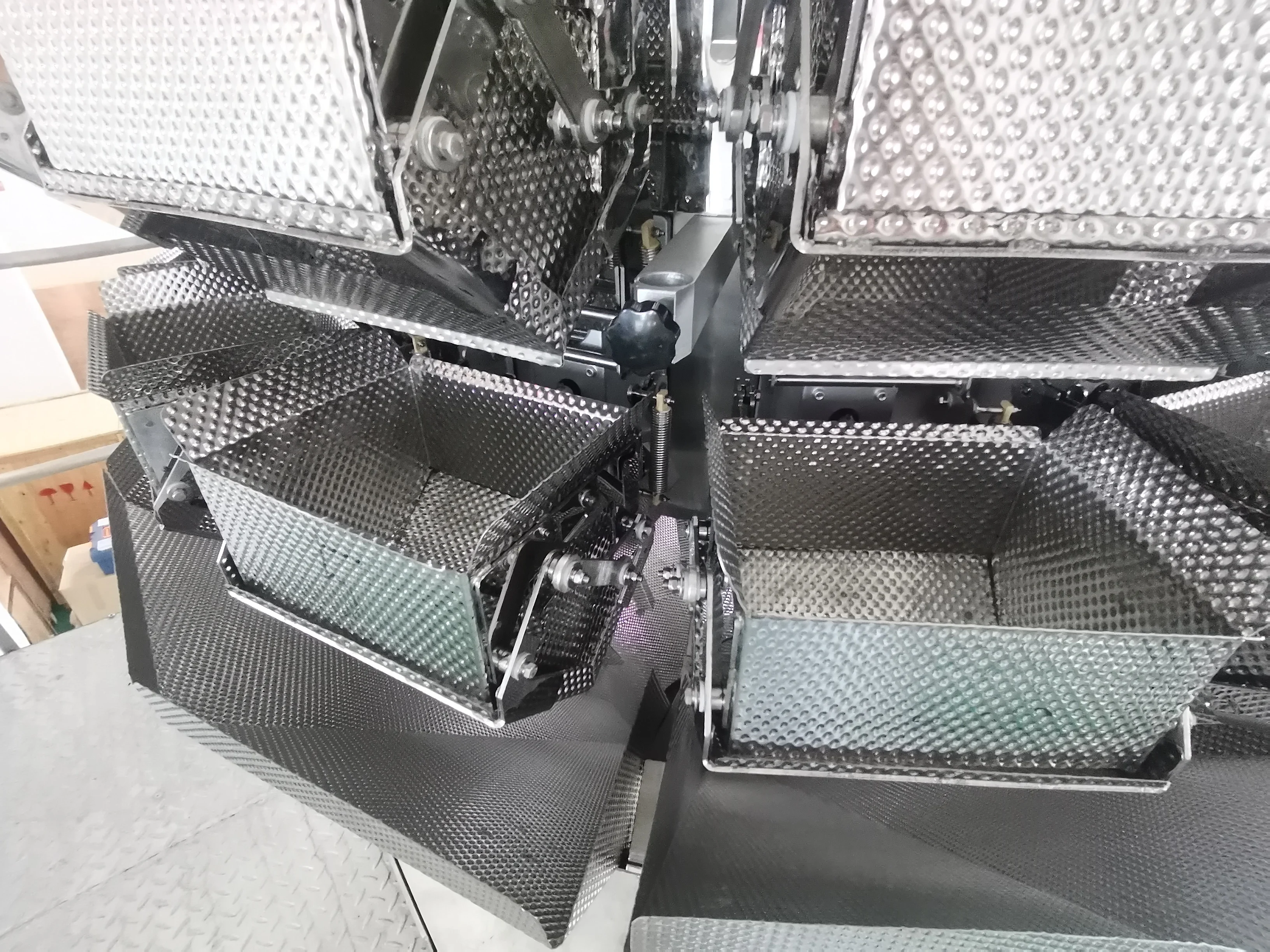 Автоматическая упаковочная машина для взвешивания куриных крыльев 20-2000 г