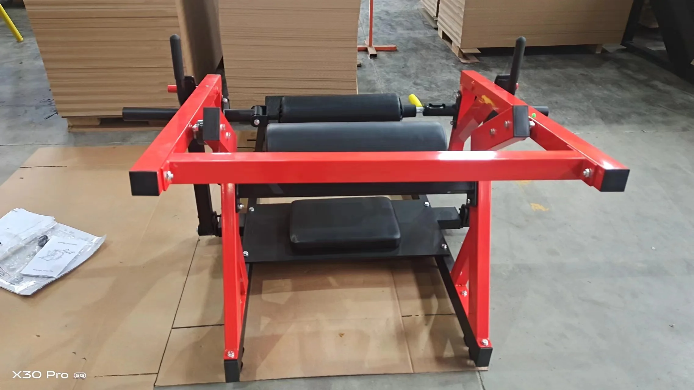 IUNNDS Commercial Fitness Gym Glute Drive Machine Hip Thrust Machine Glute Training Hip Thrust Machine