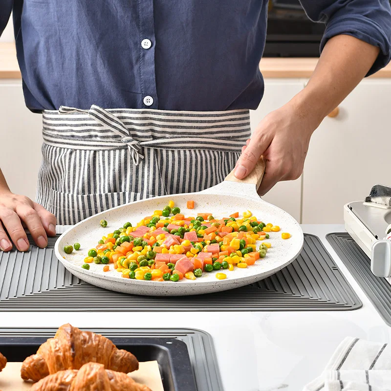 Modern round Silicone Placemat Eco-Friendly and Washable Baby and Dining Table Pad Portable 3mm Thickness Mat