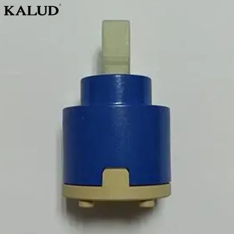 High grade good quality  chrome taps Single hole Single Handle Brass Faucet Water basin water taps faucets