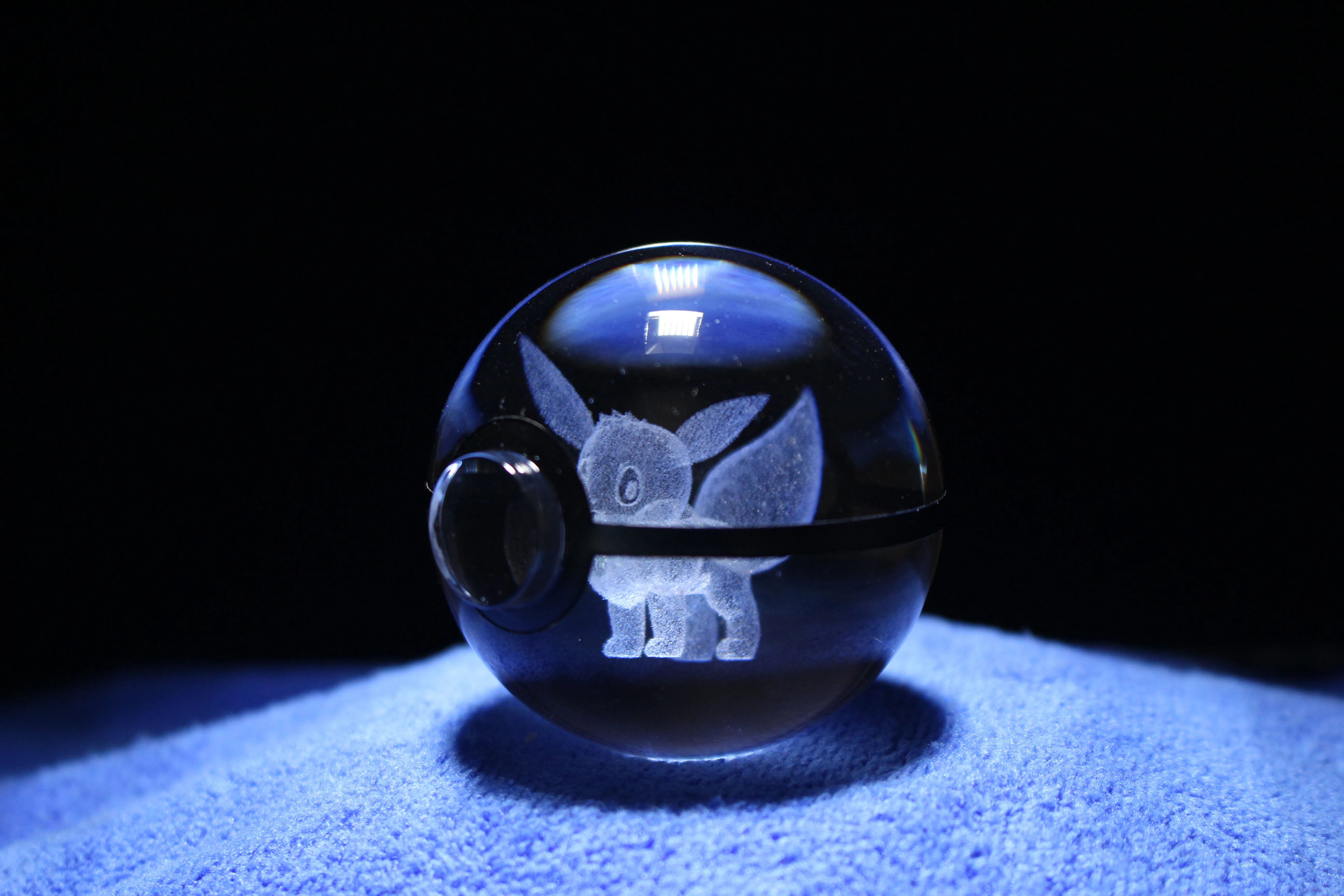 Drop-shipping Crystal 3D Engraving Pokemon Ball With LED Base For Souvenirs Gifts
