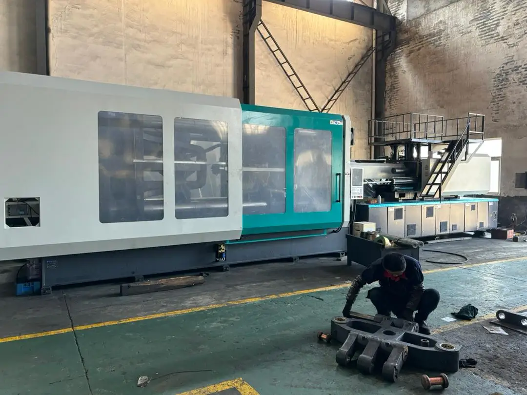 Ningbo HJF1300 Injection Molding Machine Professional Local Manufacturer plastic clothes hanger making machine