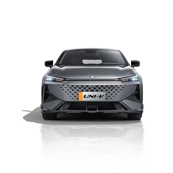 Changan Uni-V Подержанный автомобиль с хорошим качеством в наличии Лидер продаж удобный и спортивный сделано Китае