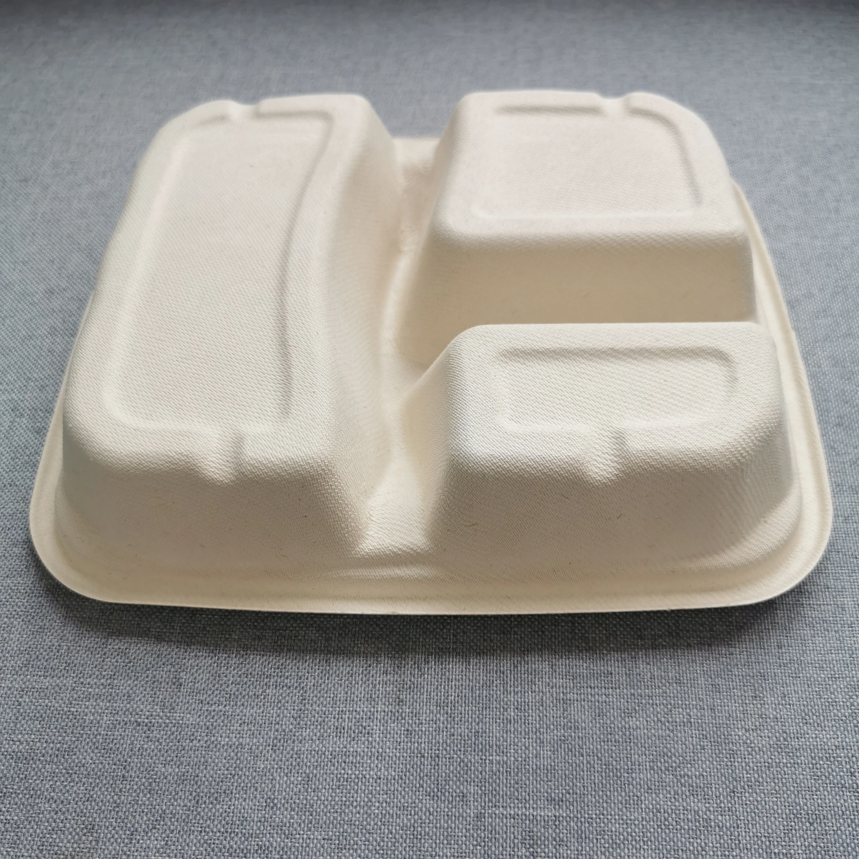 4 Compartment Fast Food Packaging Sugarcane Bagasse Pulp Compostable Biodegradable Disposable Bagasse Plate Tray