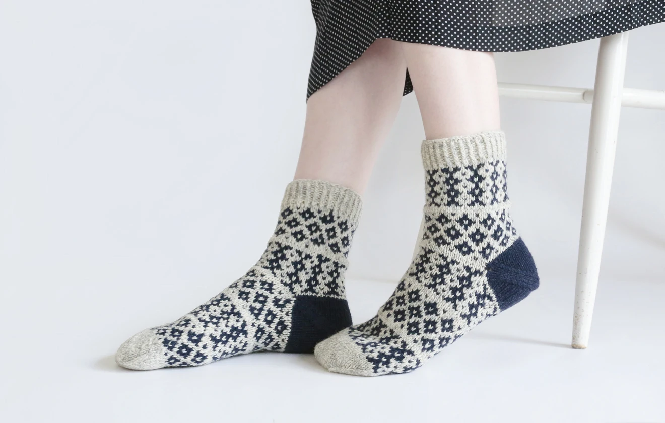 Available machine knitting worsted wool blend fabric textile yarn