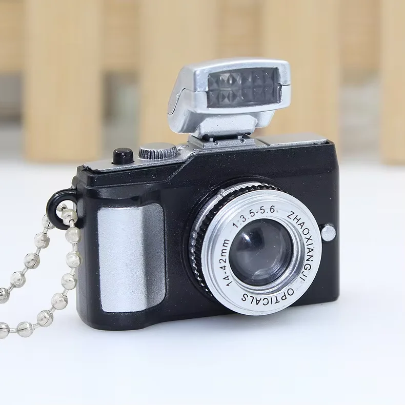 Factory Daisy Camera Luminous Sound Keychain Korean Trend Simulation Camera LED Luggage Accessories Pendant.