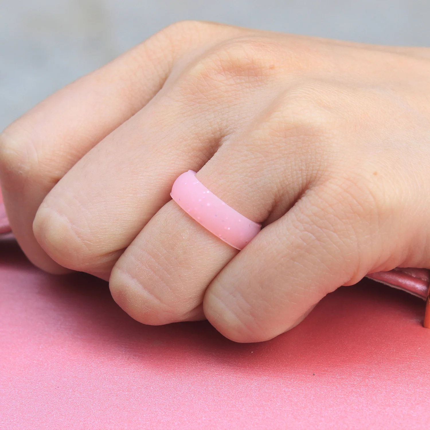 Wholesale custom sport rubber silicon rings wedding bands black men silicone wedding ring for men women
