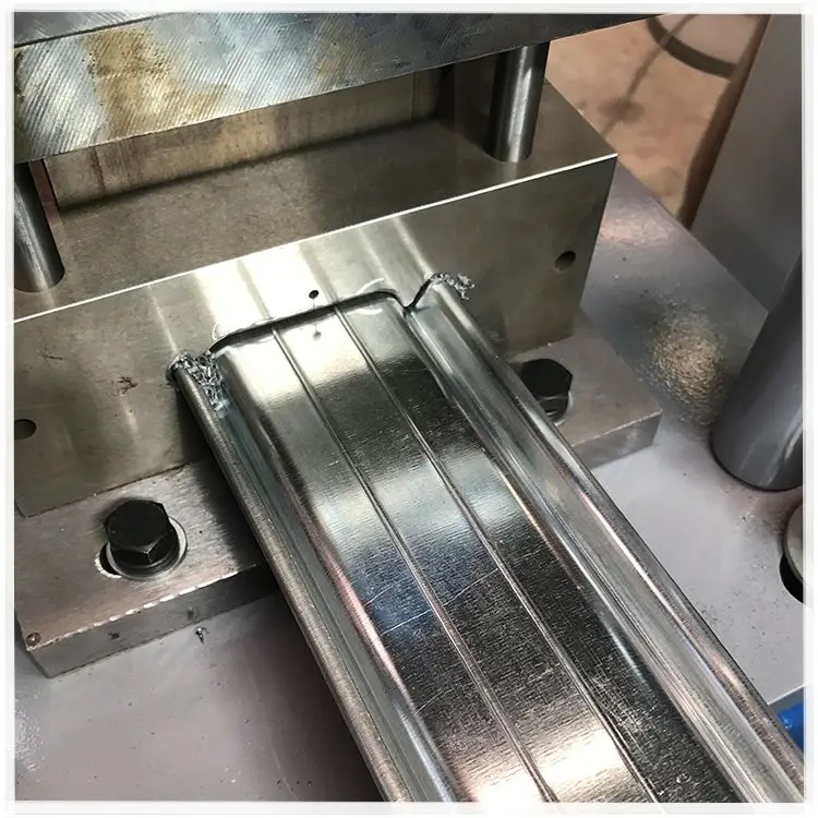 Roller Assembly Extrude Aluminum Shutter Slat Roll Form Profile Making Metal Folding Door Frame Machine