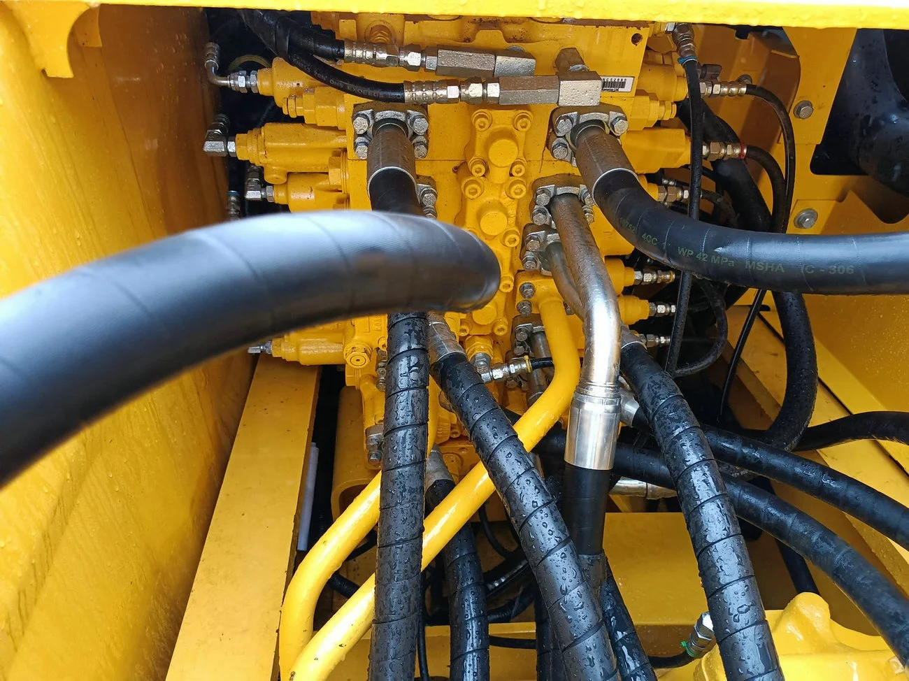 Hydraulic Large excavator Crawler 20ton  Excavators Japan Brand Komatsu pc200  Pc200-8 Used Excavators Provided 100% Ready