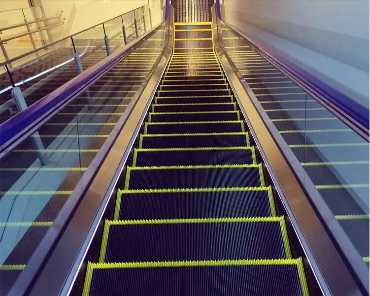 Passenger conveyor convenient and quick escalator Stainless Interior Energy-saving escalator