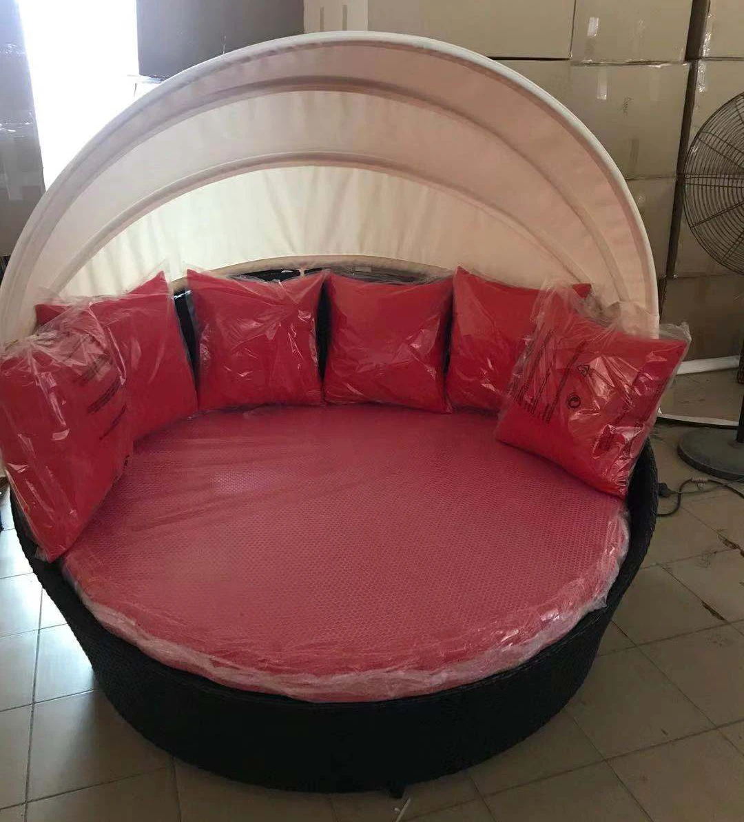Outdoor Furniture Big Round Sunbed with ceiling Beach Bed Sun Lounge