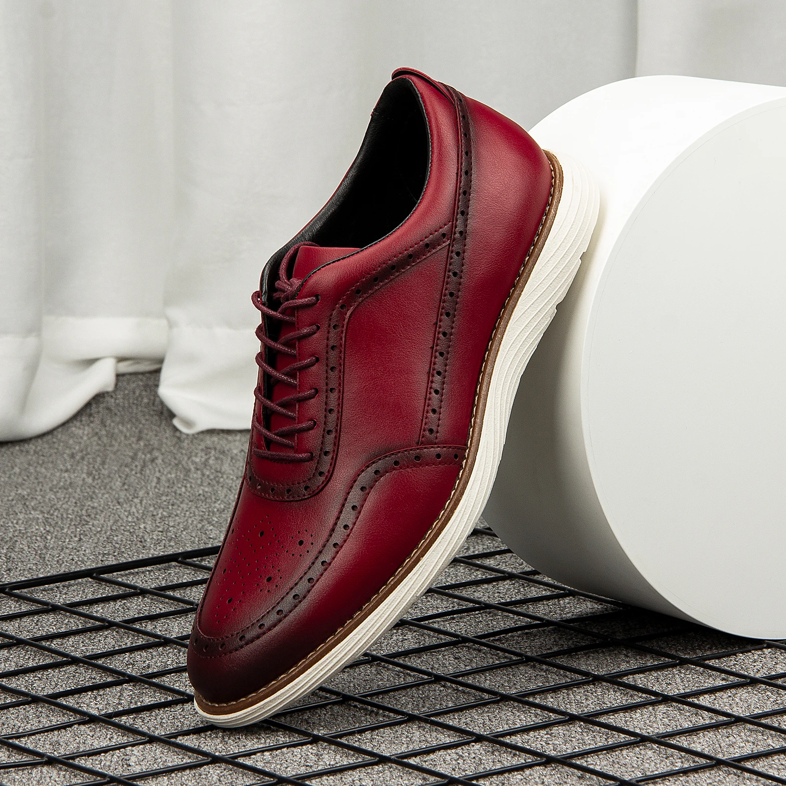 New Fashion Oxfords Classic Lace-up Leather Shoes for  Business Wedding Casual Fashion Men Loafers Patent Leatfor Men Formal  Dr