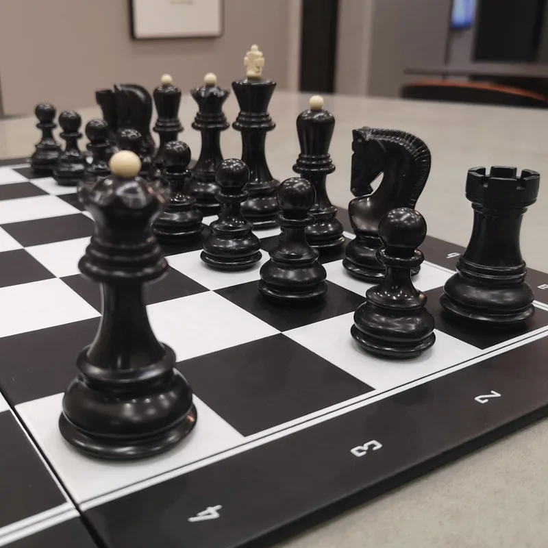 Plastic Magnetic Chess German Knight Chess Pieces