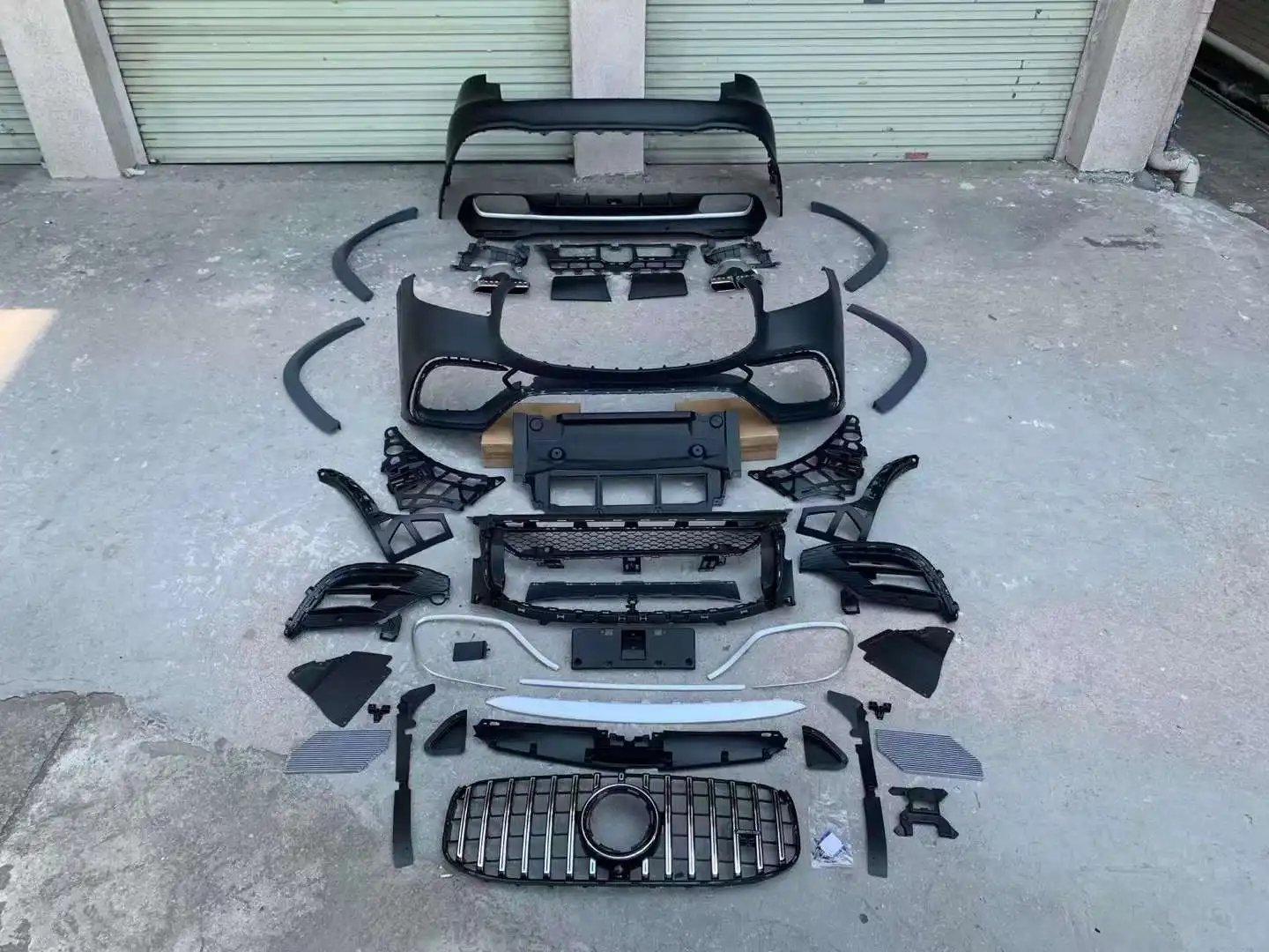 Exterior Accessories Body kit front and rear bumpers for Mercedes Benz GLS AMG