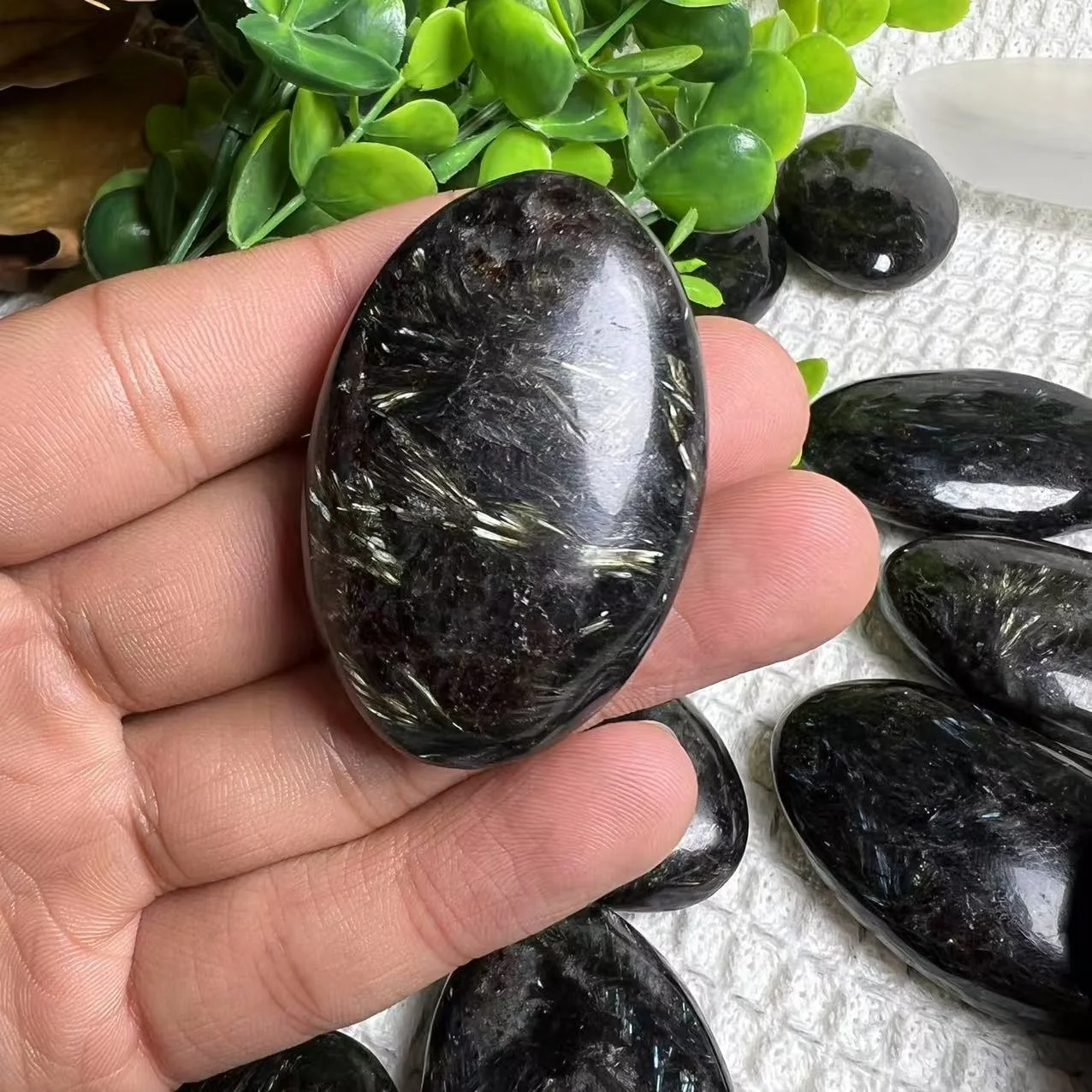High Quality Standard Size Natural Firework Stone Polishing Worry Palm Stone Meditation Relaxation Relives Anxiety