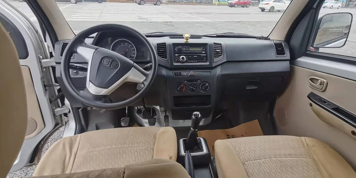 Дешевые китайские б/у автомобиля FAW Цзябао V75 2015 1.0L 7-мест подержанных автомобилей