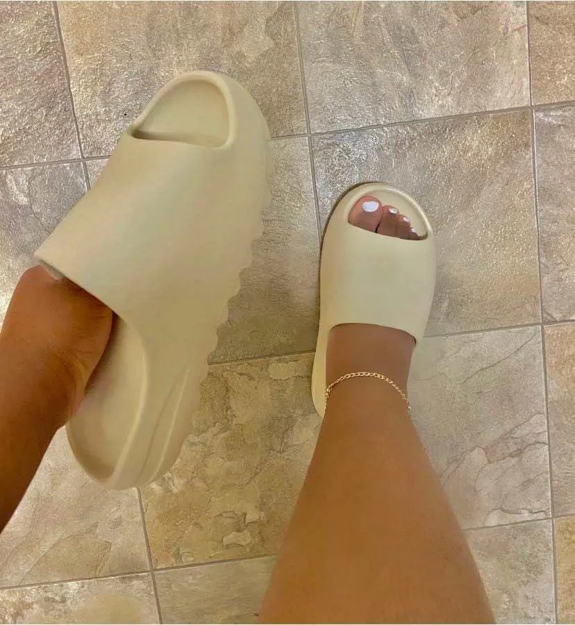 Original High Quality Brand Logo Custom Women Yezzy Slippers Kids Unisex Summer Fashion Trend Men Yezzy Slide