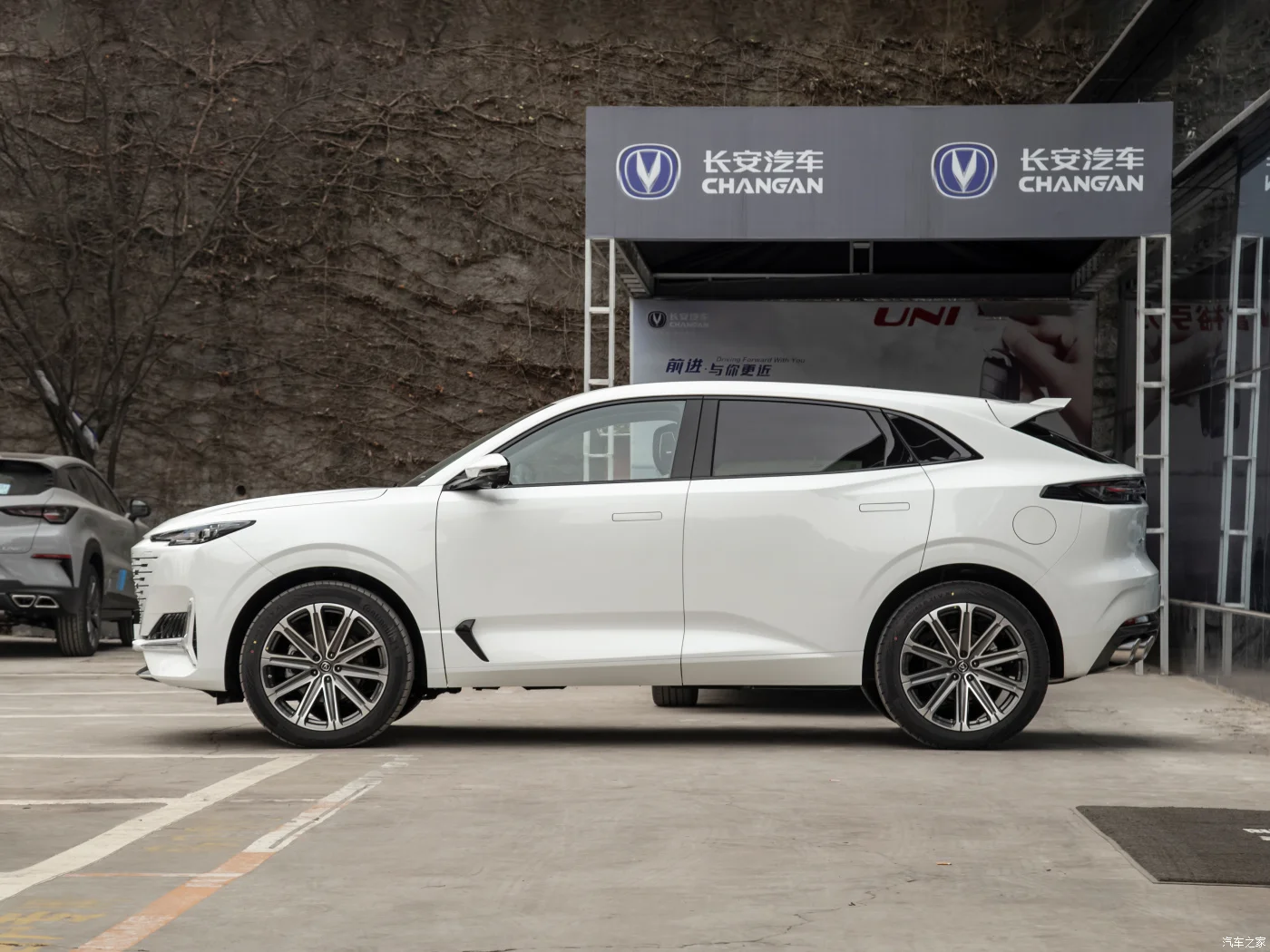 new ChangAn uni k 1.5t 2.0T 2.0 idd luxe 2023 SUV changan uni-k idd ev electric new energy vehicle high speed unik 4wd