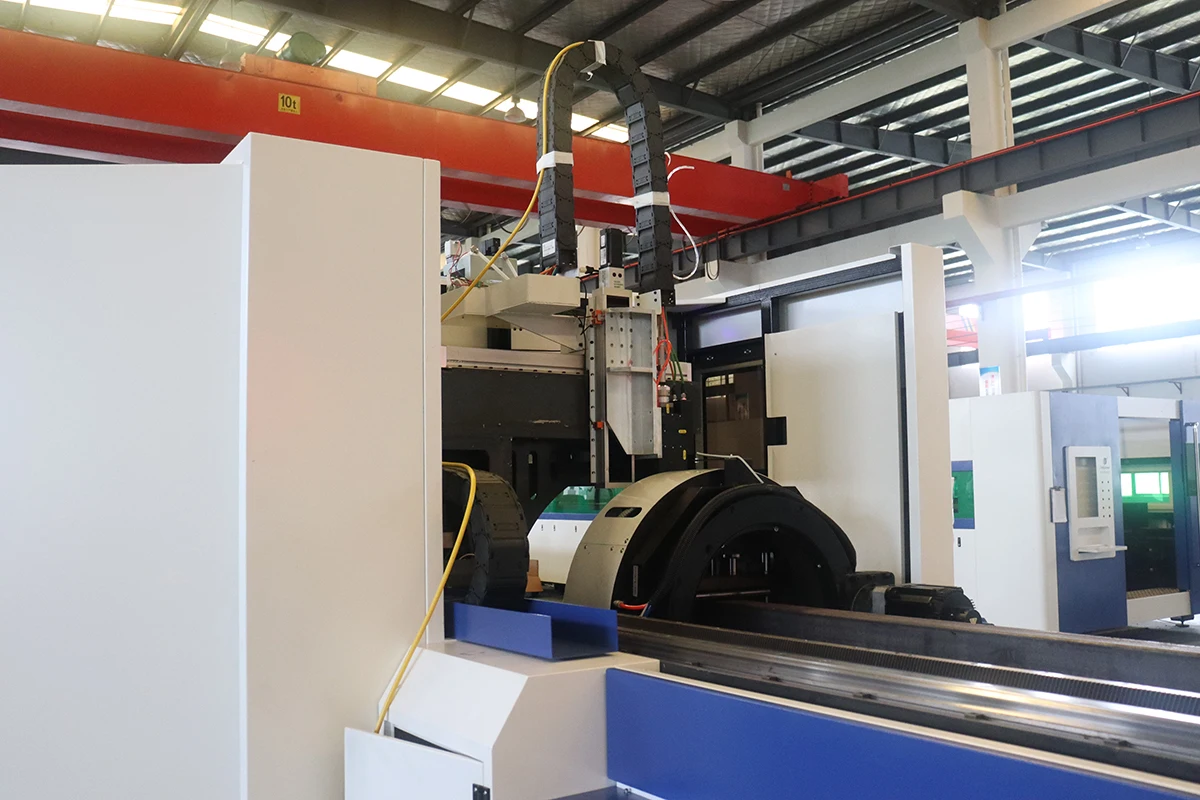 High Speed Metal Tube and Sheets Laser Cutting Machine 12KW with auto laser tuber cutting line