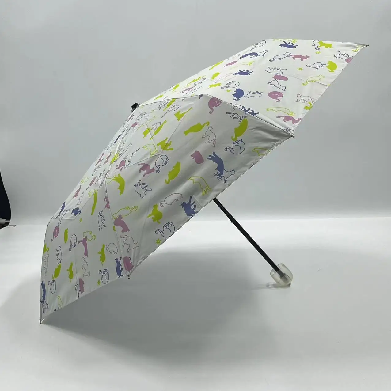 China Customised Manual Windproof 3-Fold Sier UV Full-Color Printed Umbrella Classic Mini Golf Design for Adults Custom Logo
