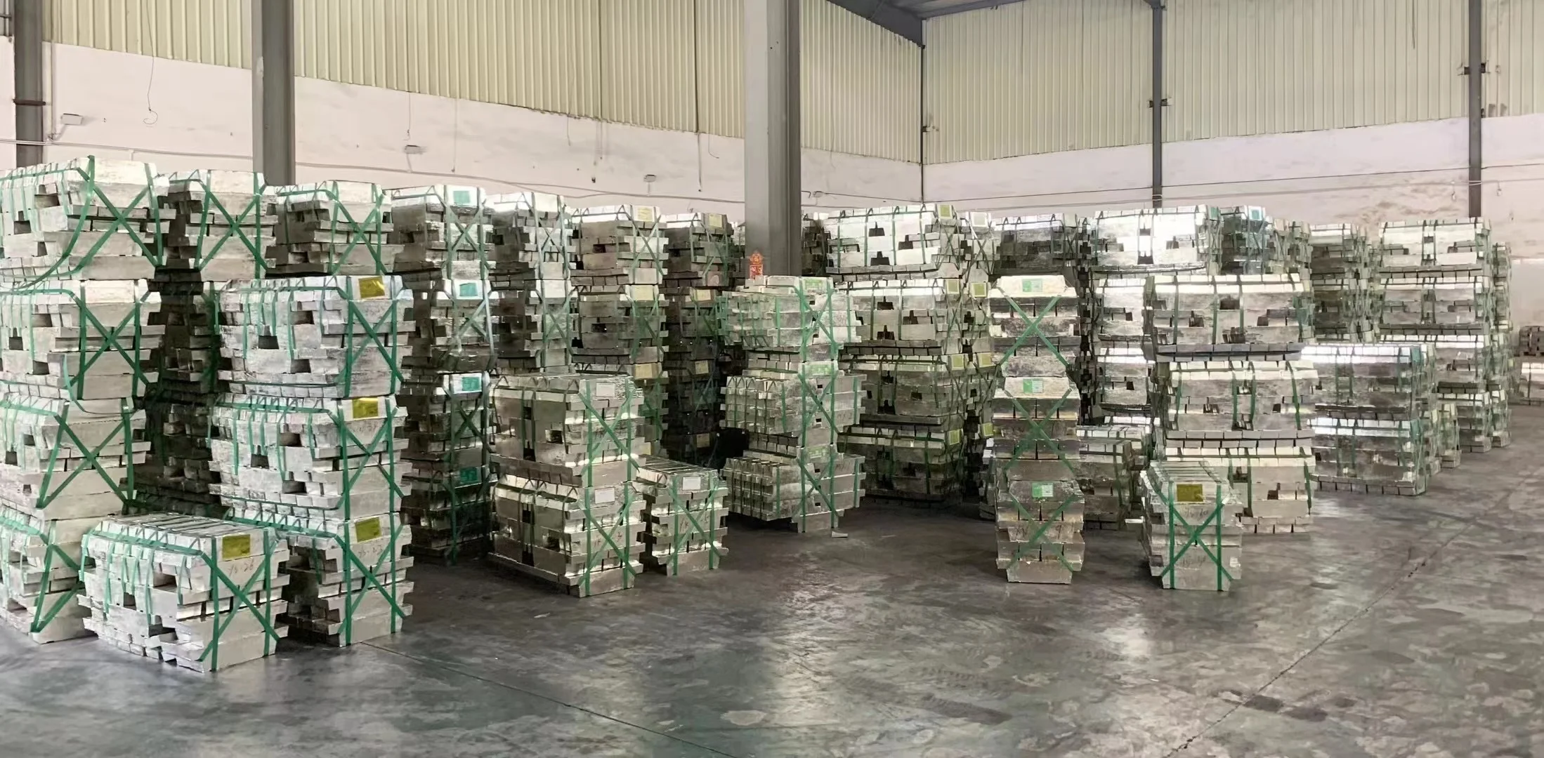 Оловянные слитки 99,9 99.9% оловянный металлический слиток без сплава Sn99.90 Sn99.95 Sn99.99 чистый по низкой цене в наличии