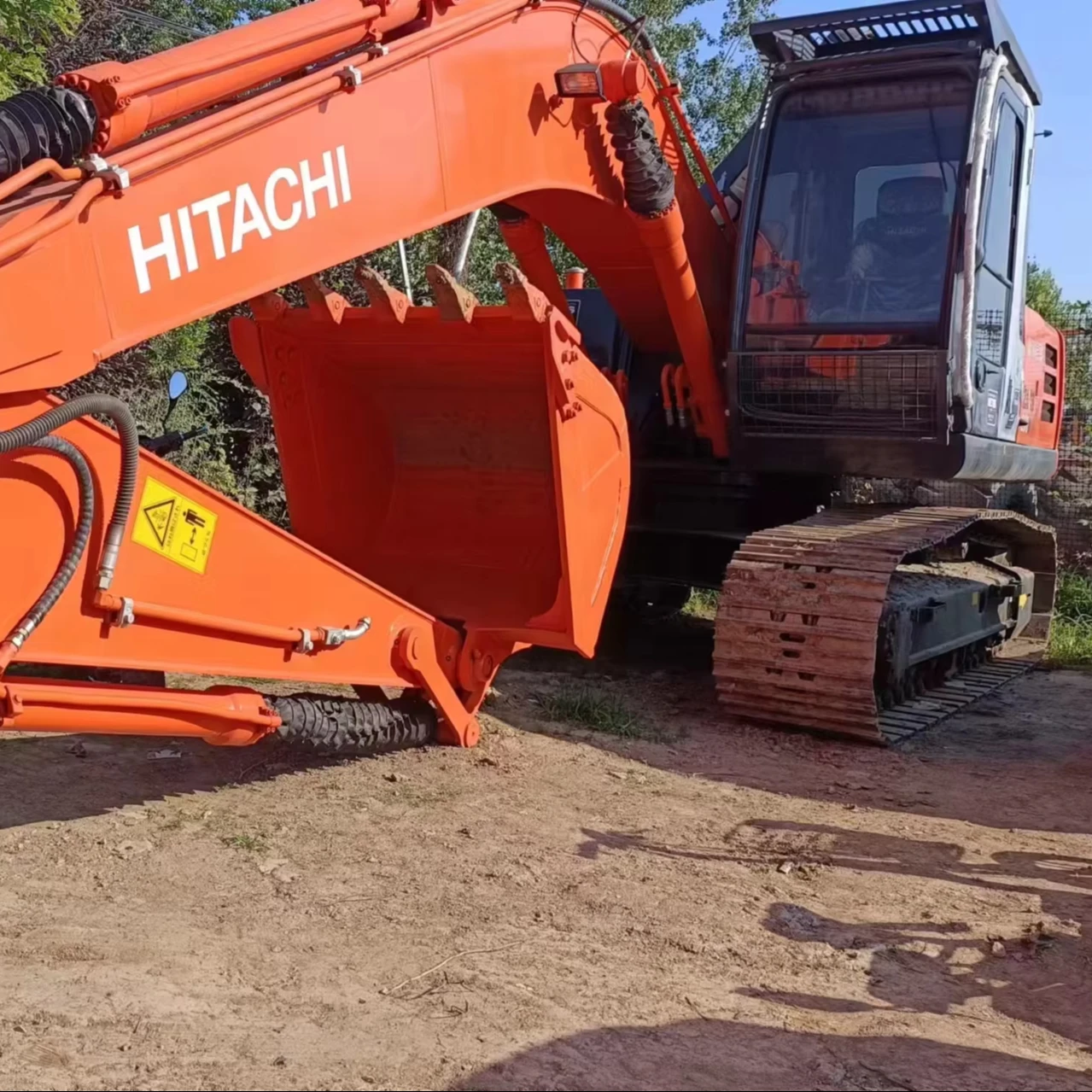 Красивая и высококачественная экскаваторная техника Hitachi Zx200 для продажи с послепродажным гарантийным обслуживанием