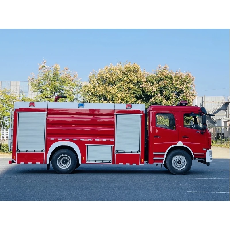 New technology fire truck single bridge 4x2 chassis Yuchai engine Dongfeng Huashen 8 cubic water tank fire truck