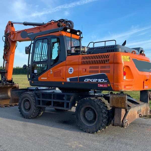 Used Doosan Machines DX55 DX60 DX210 Wheel Excavator For Sale