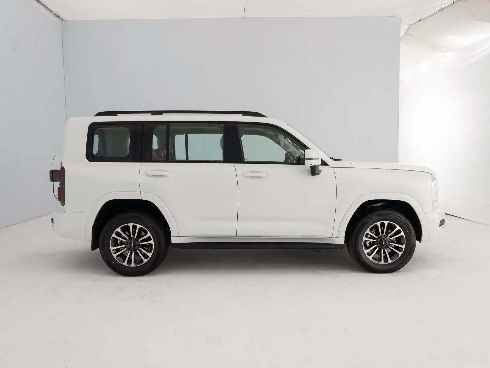 Автомобильный внедорожник 2024 Haval H9 с левым рулем