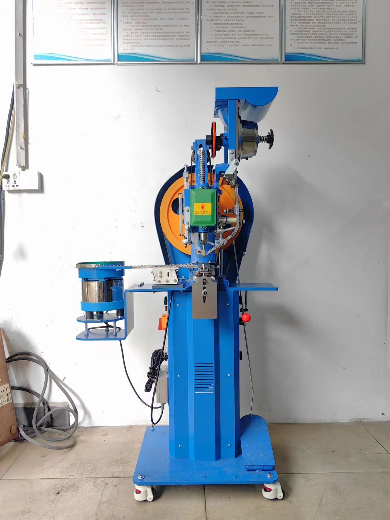 Automatic Snap Fastening Machine