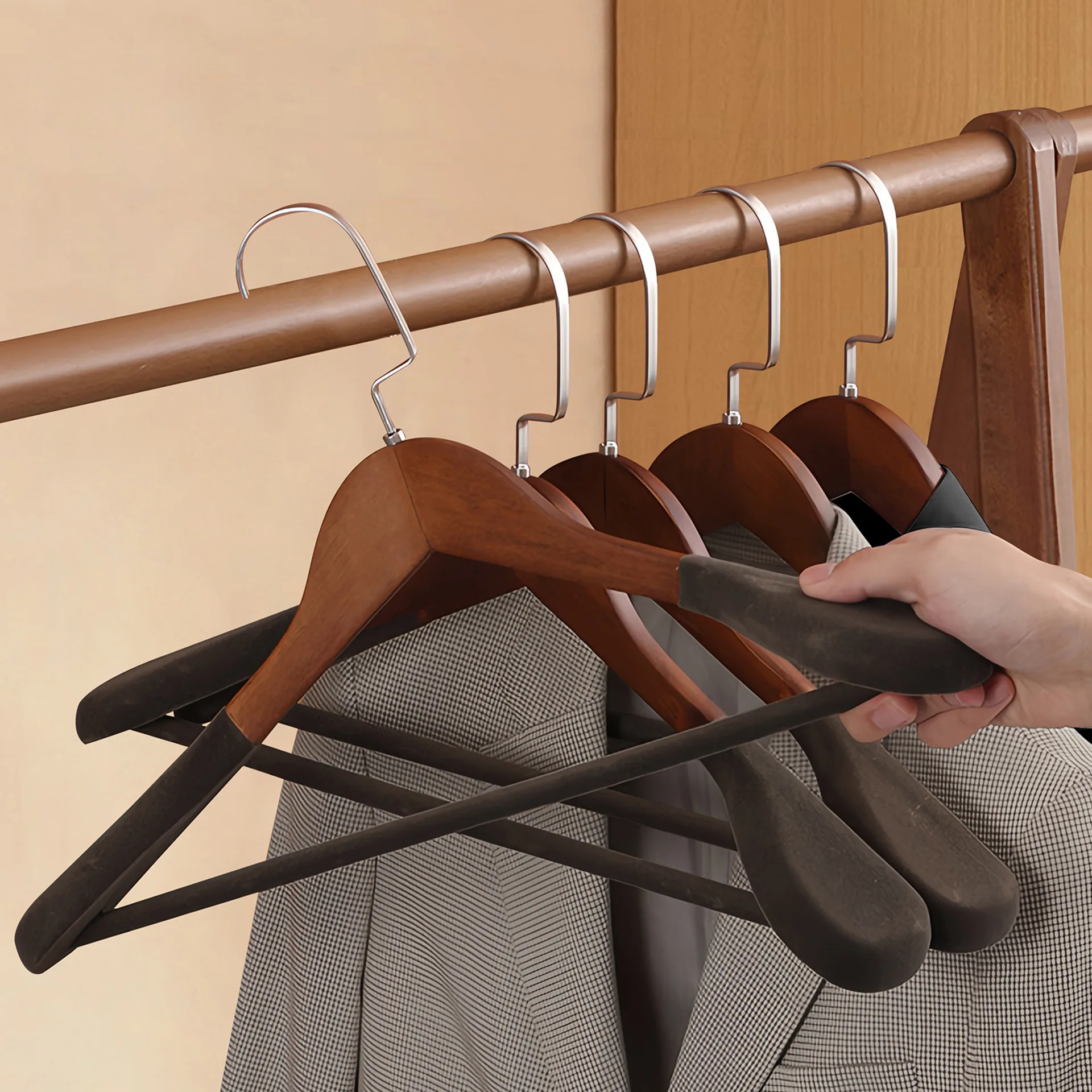 Wholesale High-Grade Coat Suit Solid Wood Hanger With Seamless Wide Shoulder Support Single Tier Metal Hanger With Flocking Hook