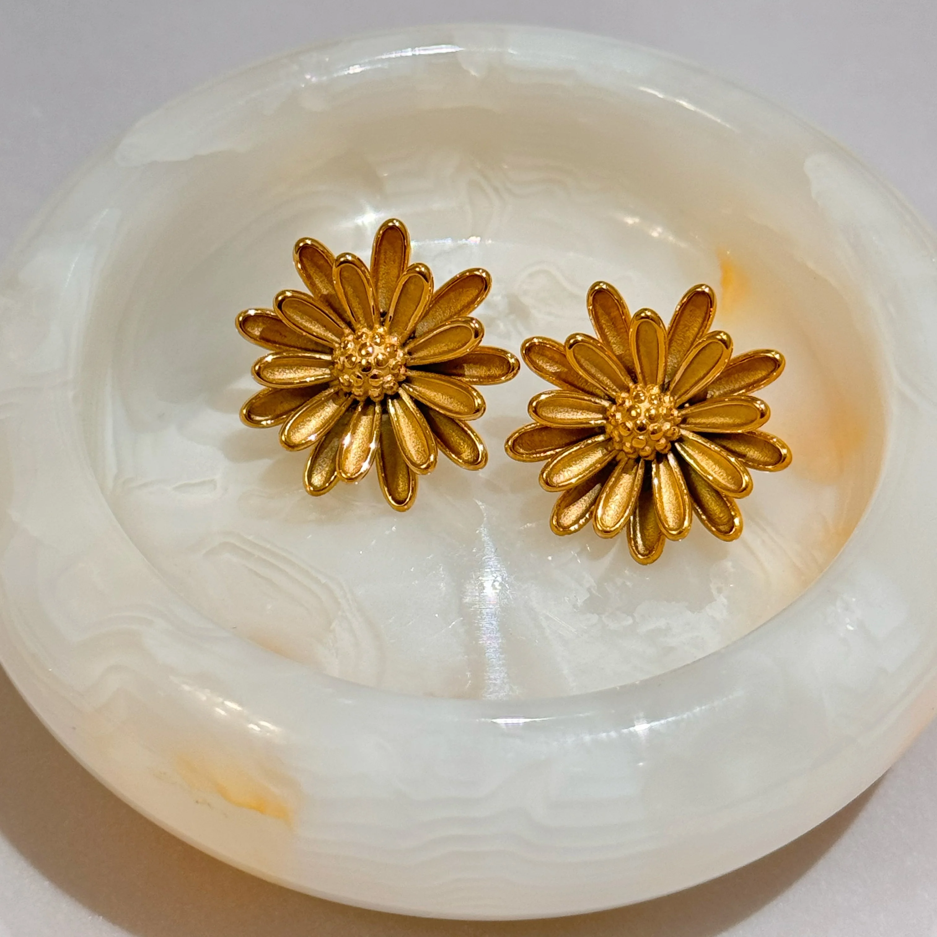 2024 Dazan Winter 18k Gold Plated Unique Hypoallergenic Stainless Steel Fashionable Vintage Gypsy Daisy Flower Earrings Women