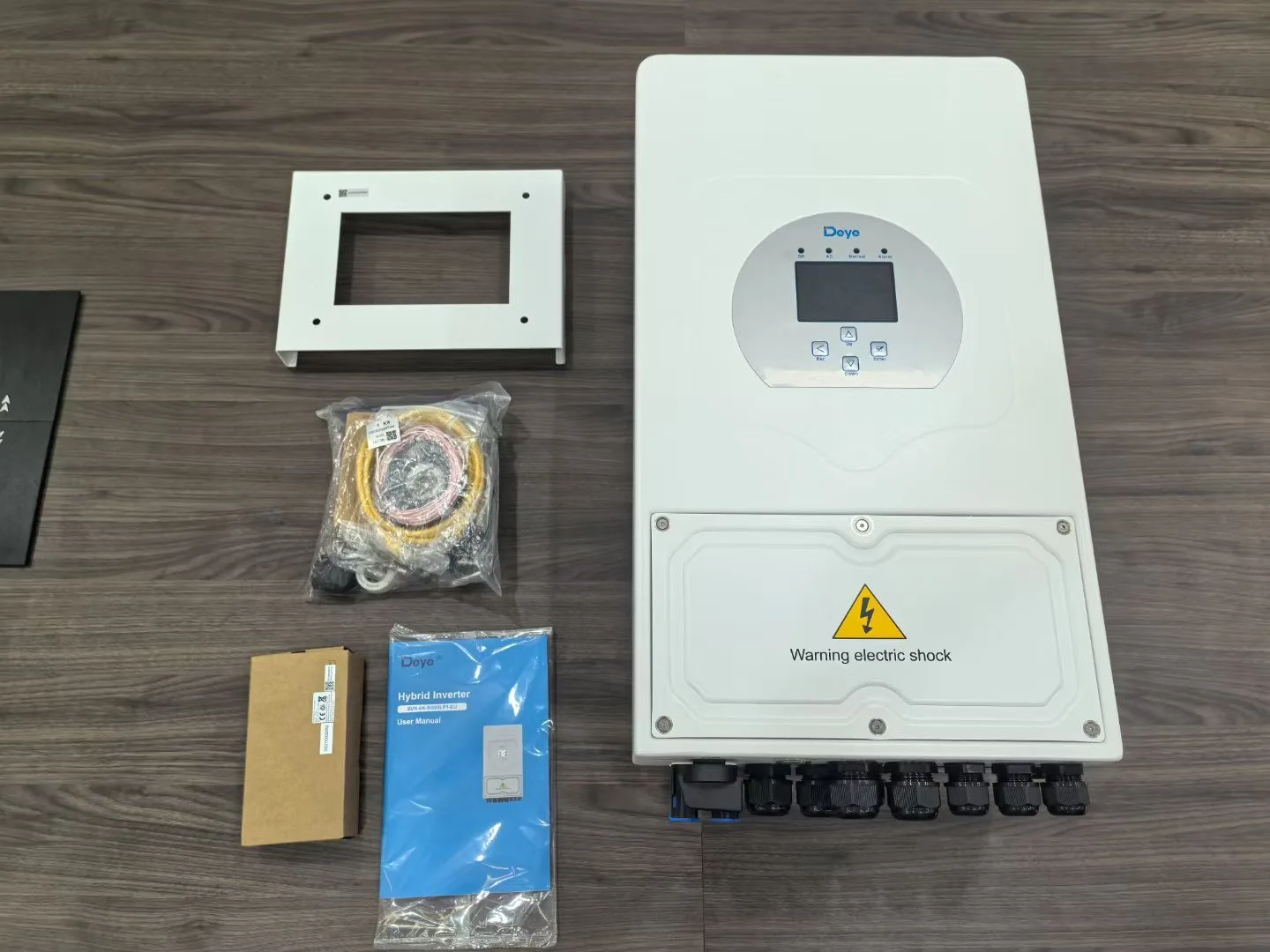 Гибридный SUN-6K-SG05LP1-EU-инвертор Deye 6 кВт однофазный 230 В 2 МППт 48 низкая мощность 60 Гц