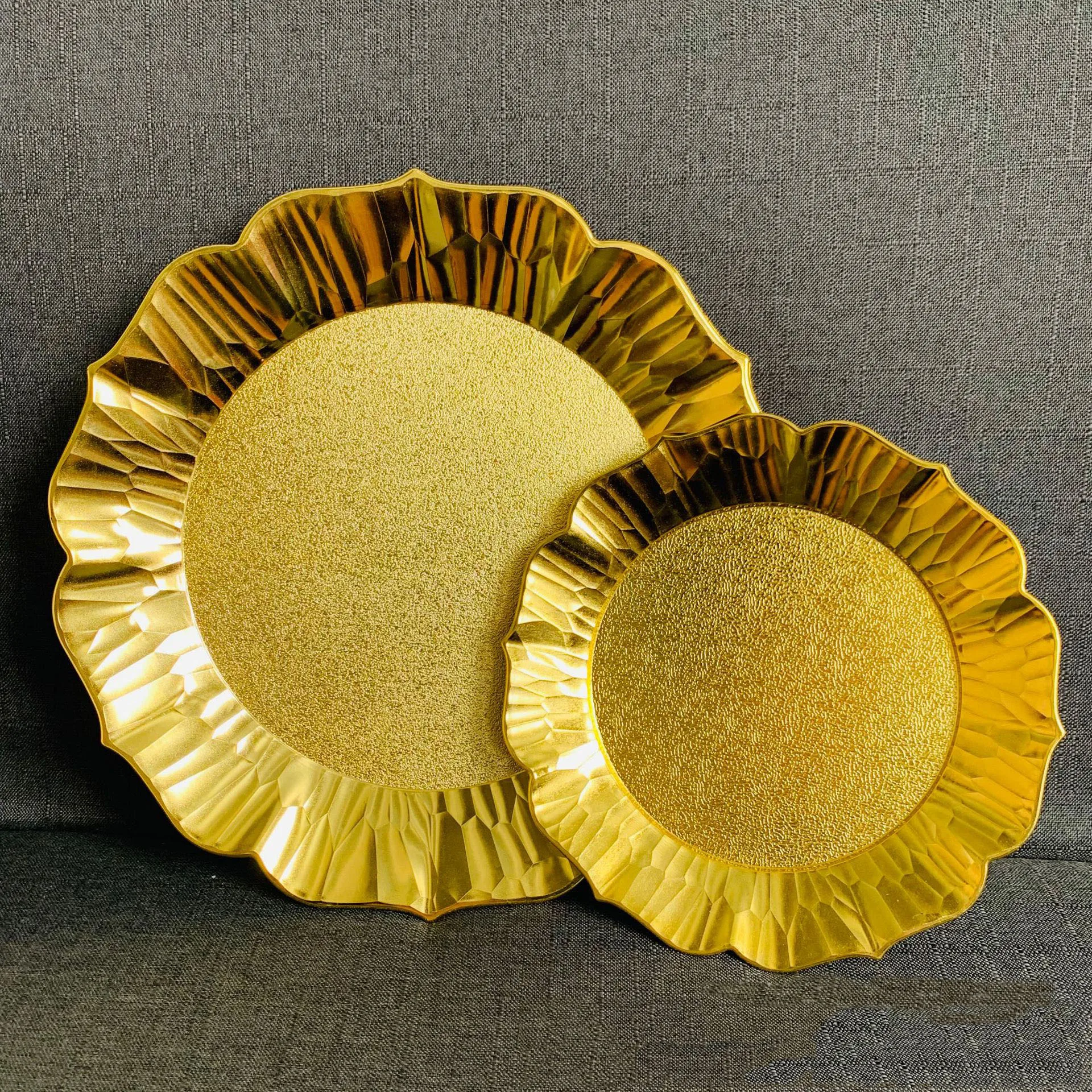 2023 New Design Charger Plates plating plastic petal type for Wedding party decoration Charger Plate wholesale