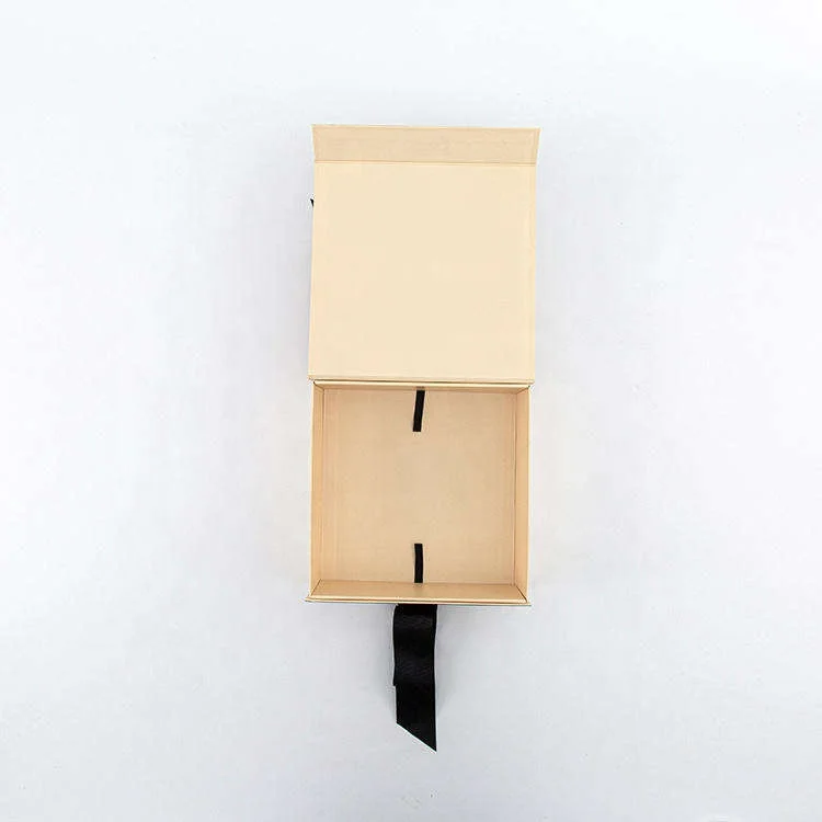 Изготовленная на заказ роскошная упаковка для одежды складная бумажная коробка с магнитной картонной коробкой пальто платье обувь лентой