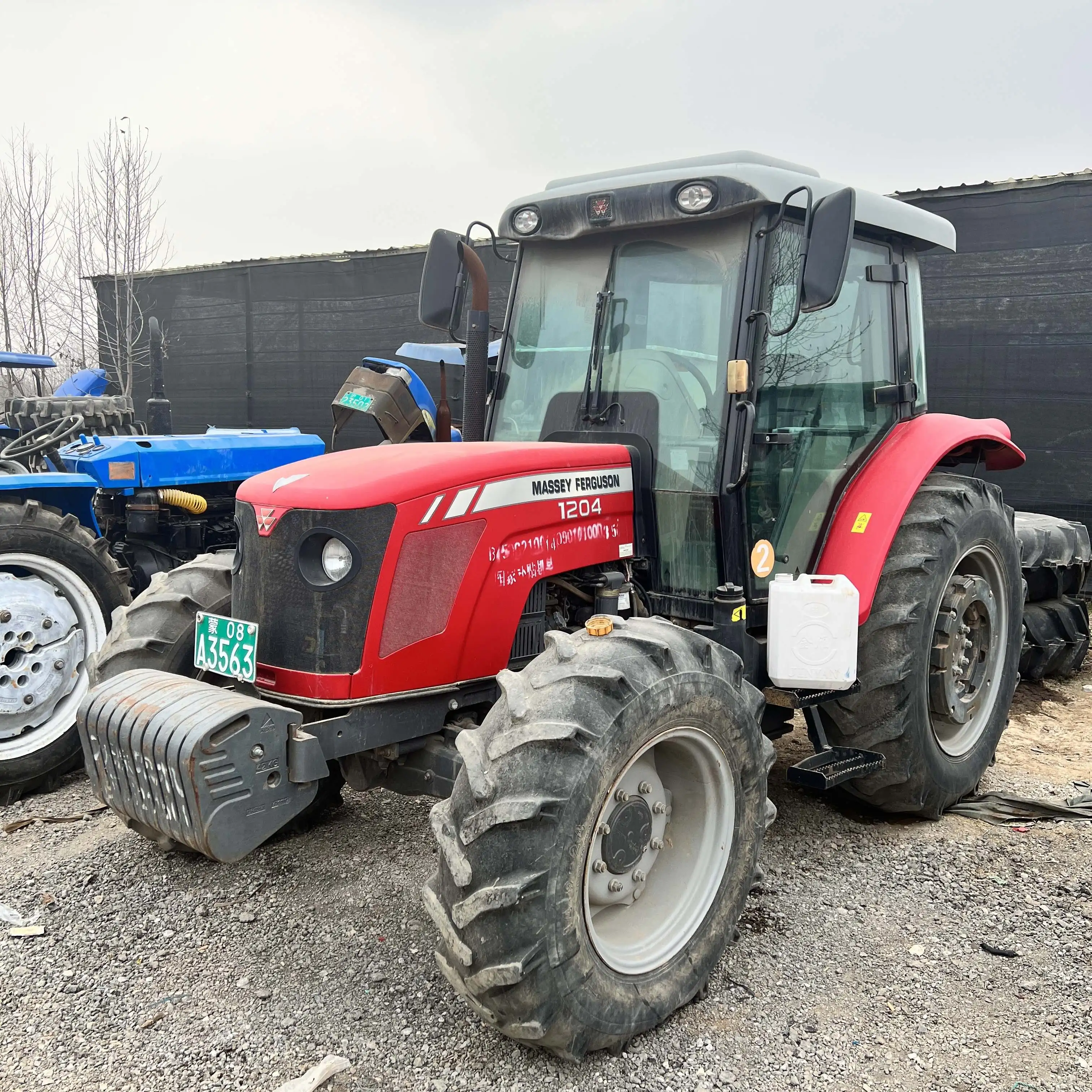 Дешевый и высококачественный сельскохозяйственный трактор 120HP MF1204 massey