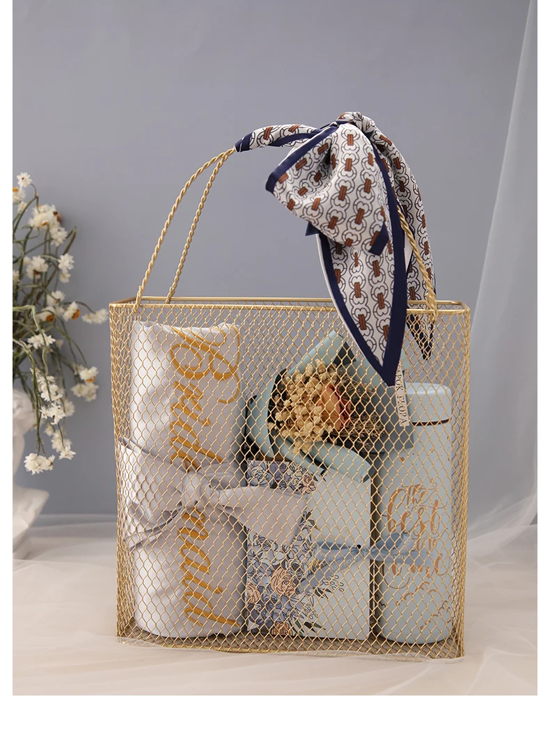 With hand gift wedding return gift practical gift box European iron art home decoration golden net