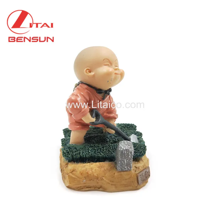 Wholesale Custom Handmade Cheap Outdoor Decoration Home Resin Decor Statues Young Monk Figurines