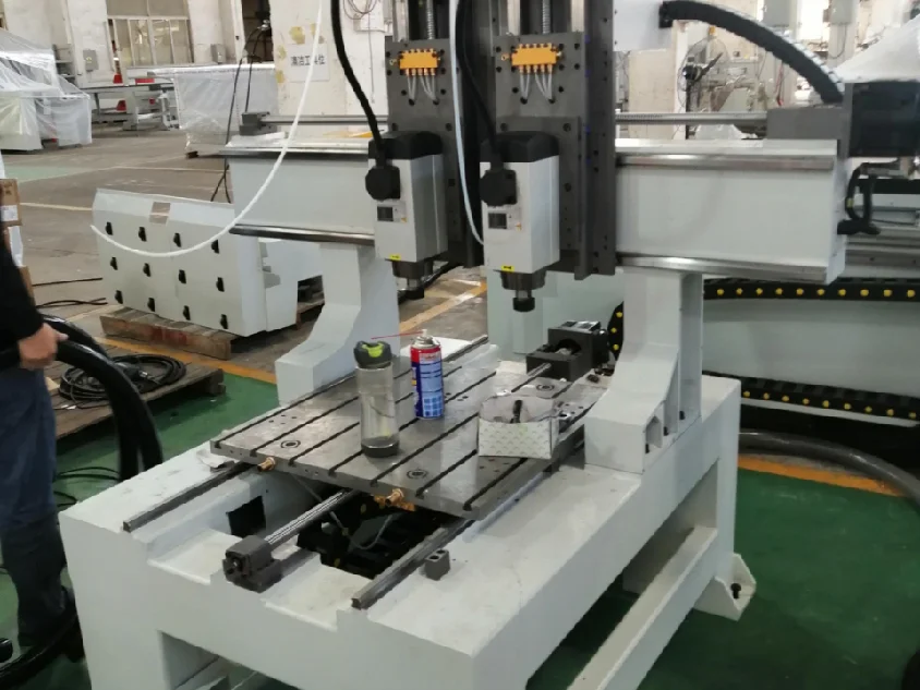 R-6060 The gadget is a small desktop mini CNC router machine. Making hobbies like small toys