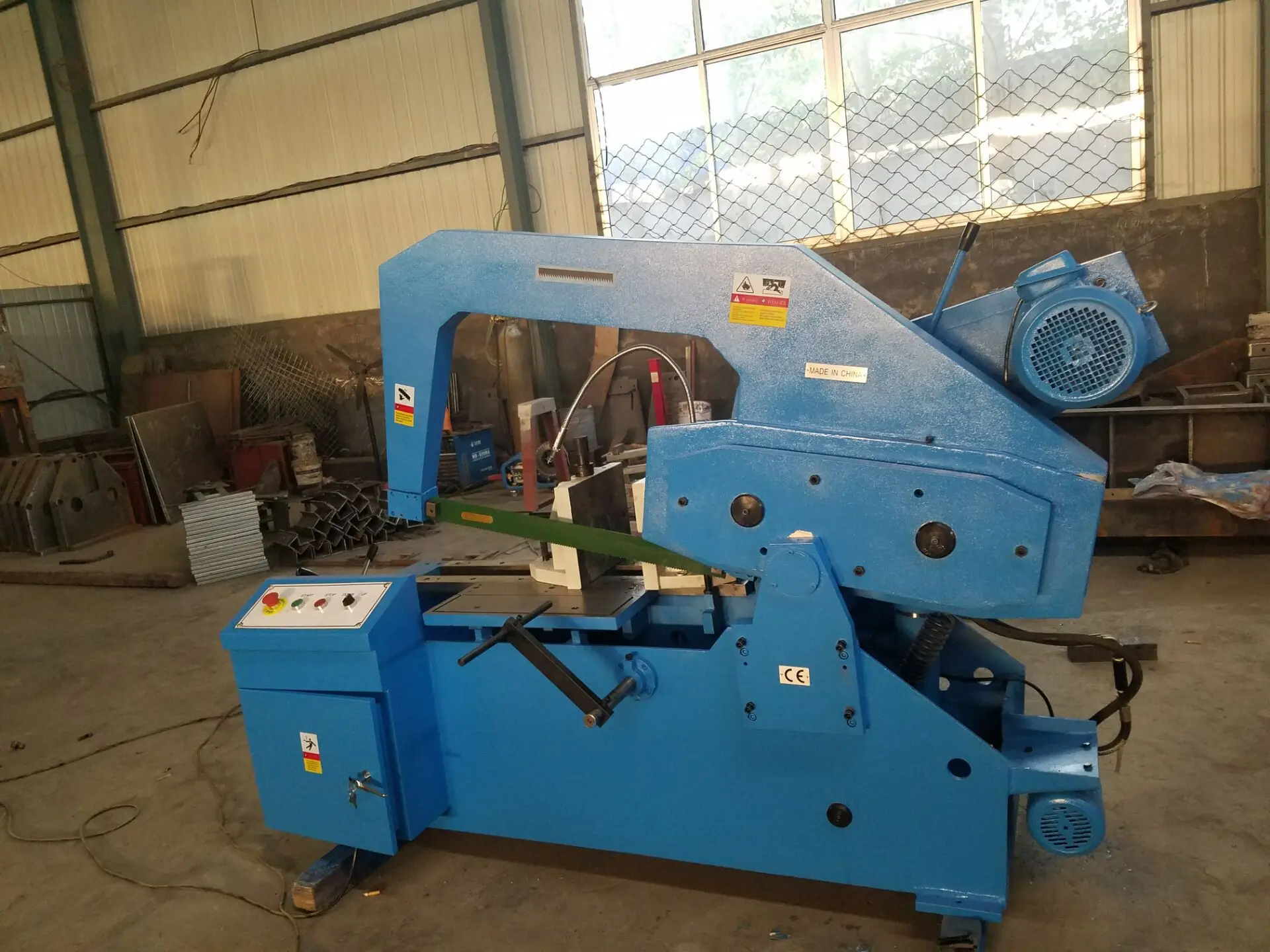 Horizontal Semi-automatic hack saw machine HS7132