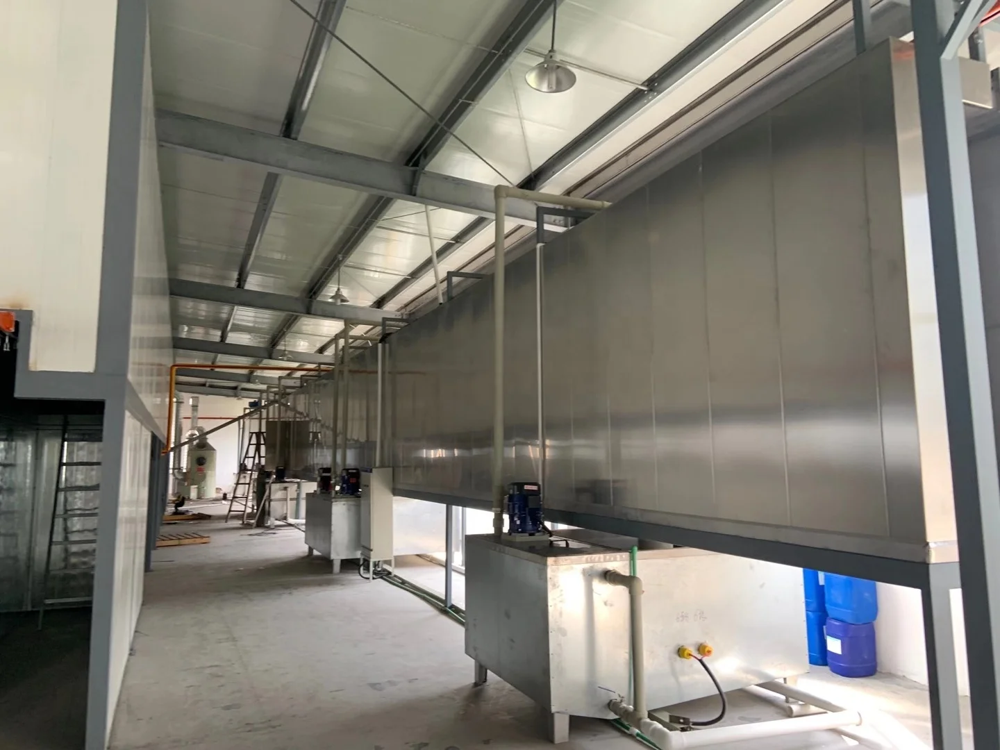 Powder Coating Metal Surface Treatment Overhead Conveyor Automatic Spray Tunnel System With 5 Stage Cleaning Dip