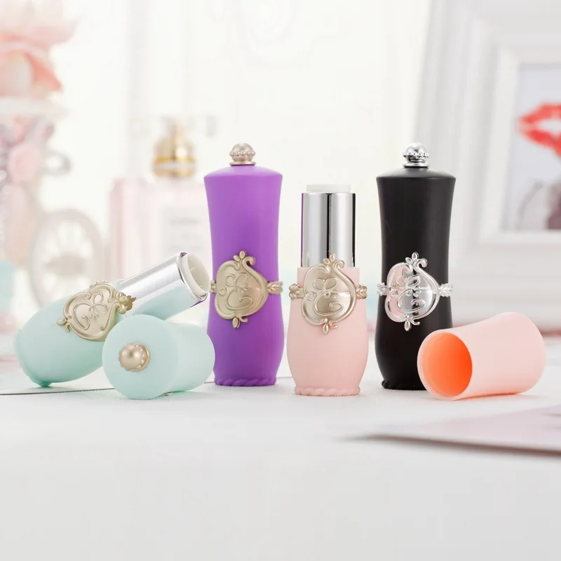 Factory Direct Court Styles Empty Lip Balm Container Of Cosmetic Package Ladies lipstick tube