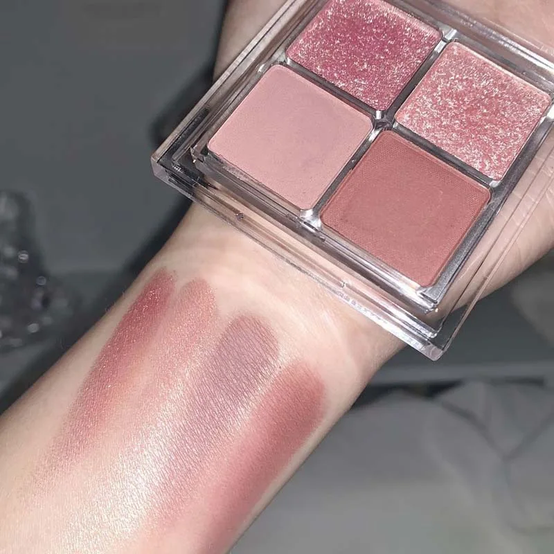 Private Label Christmas Collection 4 Color Eyeshadow Palette Explosive Matte Pearlescent Lasting Waterproof Custom Logo