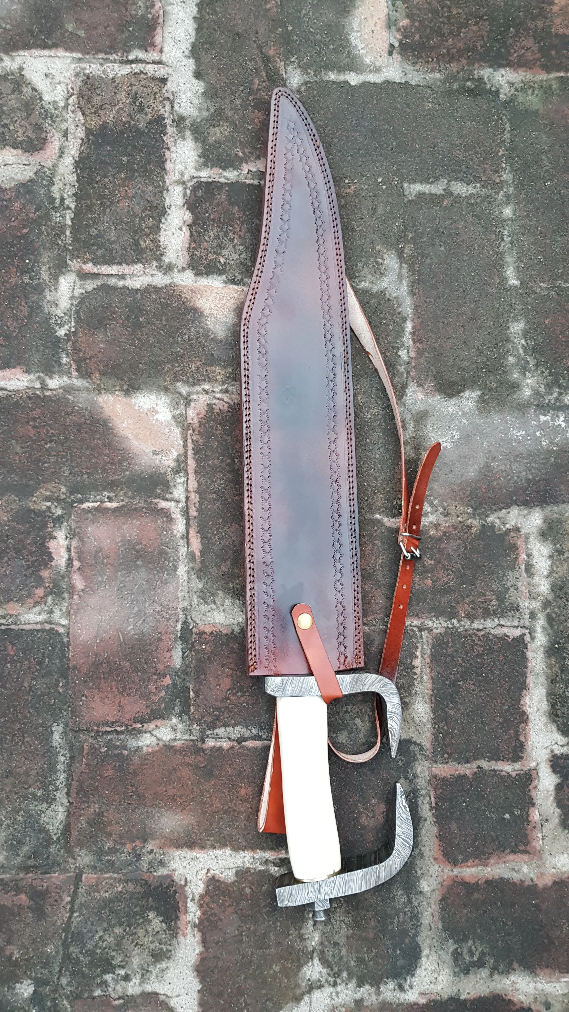 
Damascus steel spartan sword with leather sheath , viking style sword 