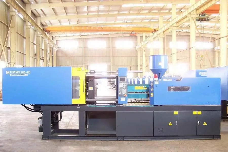 PET bottle preform making machine